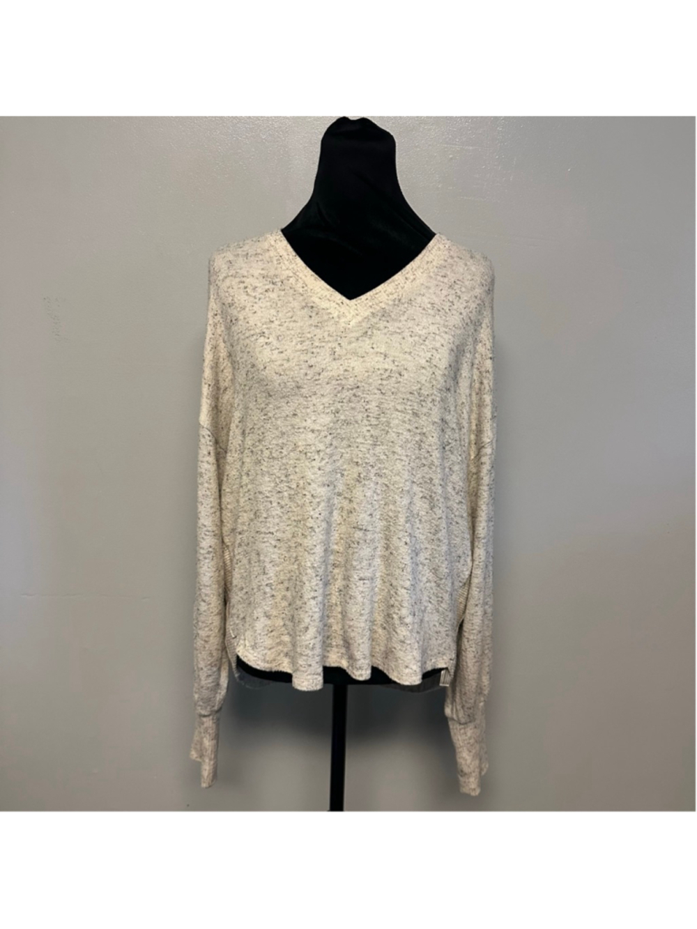 Anthropologie XS V-Neck Fleece Sweater in Off-White & Gray Long sleeve Oversized